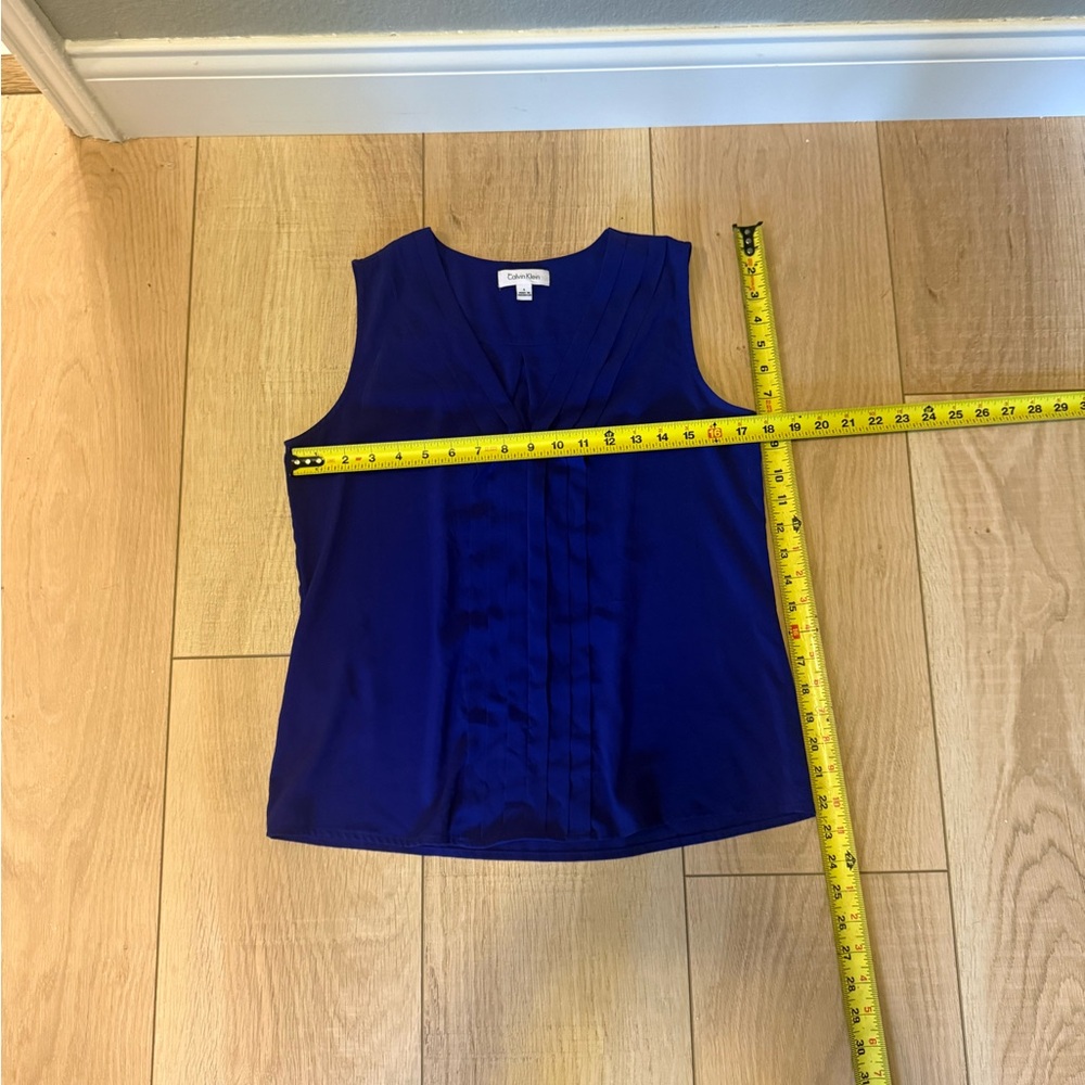 💜💜👉 Calvin Klein Purple Pleated Ruffle Tank Top – Size Small Sleeveless Blouse - Picture 4 of 4